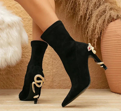 Hazel Schwarze Absätze | Faux-Wildleder-Sommerstiefeletten mit goldenen Details