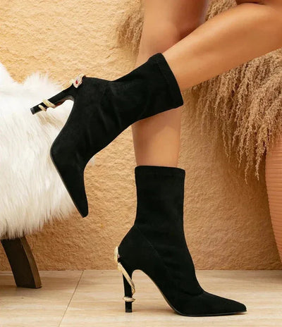 Hazel Schwarze Absätze | Faux-Wildleder-Sommerstiefeletten mit goldenen Details