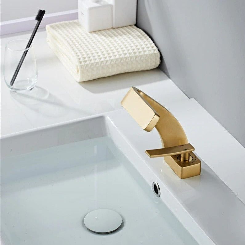 AquaArc Moderner Küchenwasserhahn