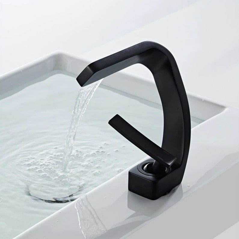 AquaArc Moderner Küchenwasserhahn