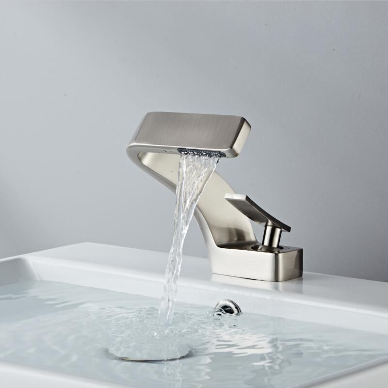 AquaArc Moderner Küchenwasserhahn