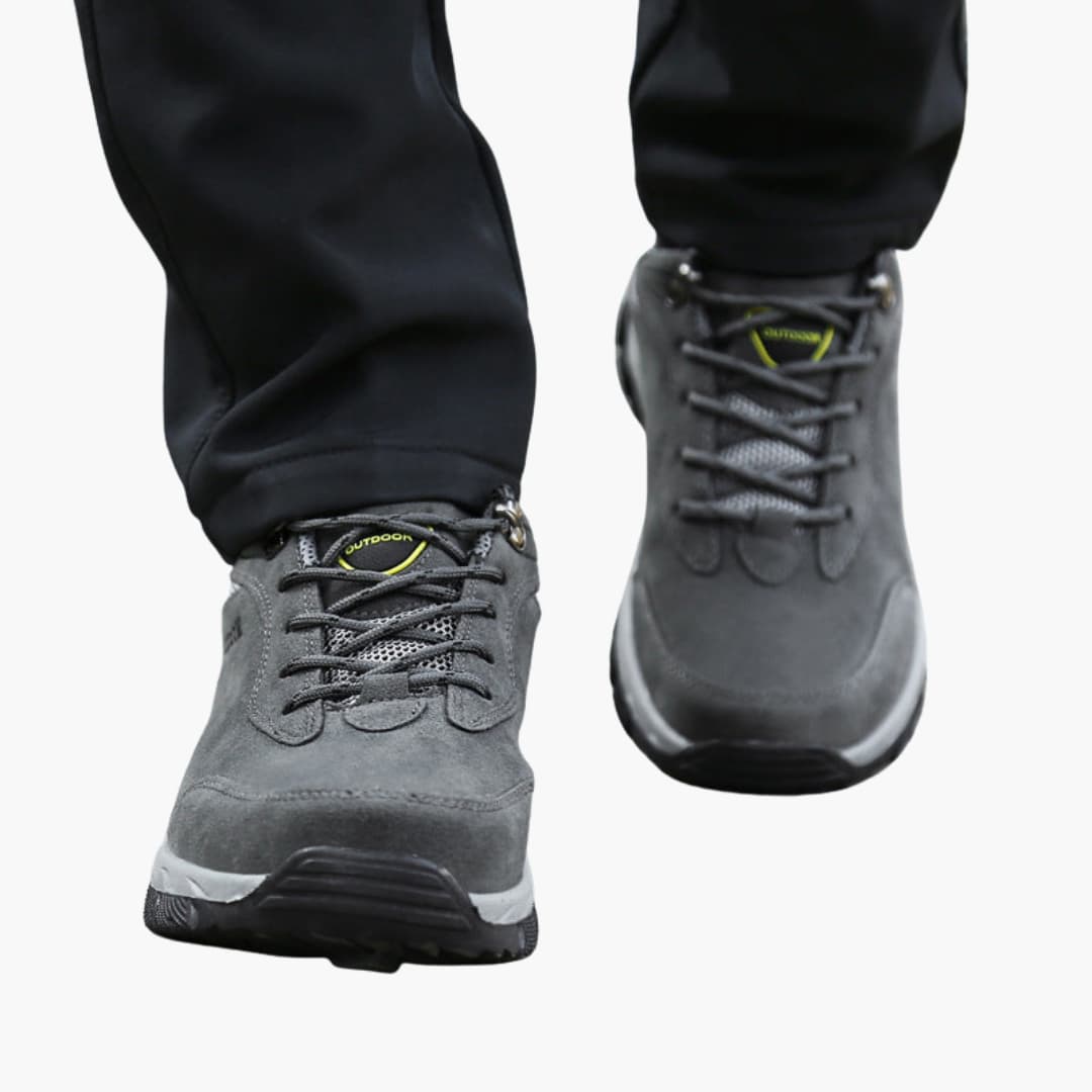 Herren schuhe mit Schnürverschluss und Profilsohle