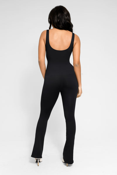 Ausgestellter Jumpsuit mit quadratischem Ausschnitt