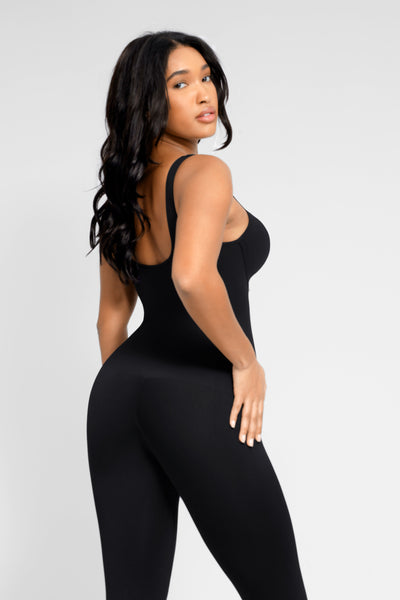 Ausgestellter Jumpsuit mit quadratischem Ausschnitt