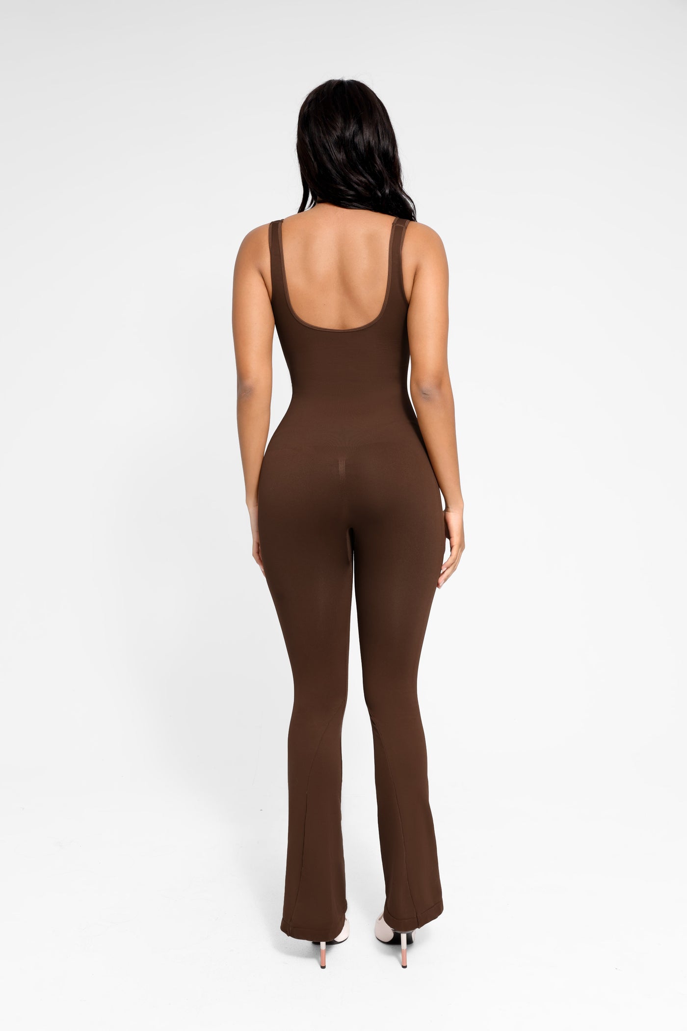 Ausgestellter Jumpsuit mit quadratischem Ausschnitt
