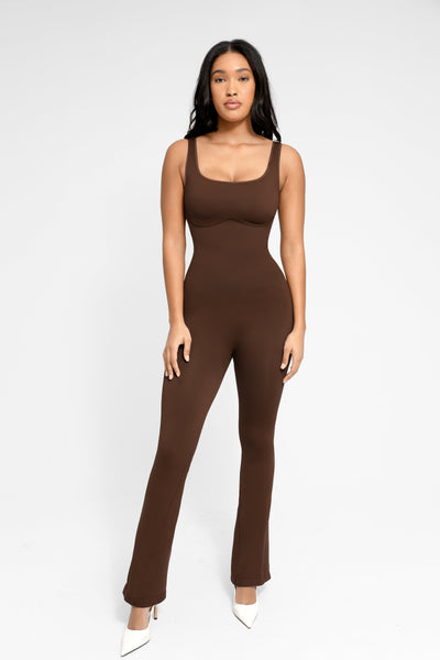 Ausgestellter Jumpsuit mit quadratischem Ausschnitt