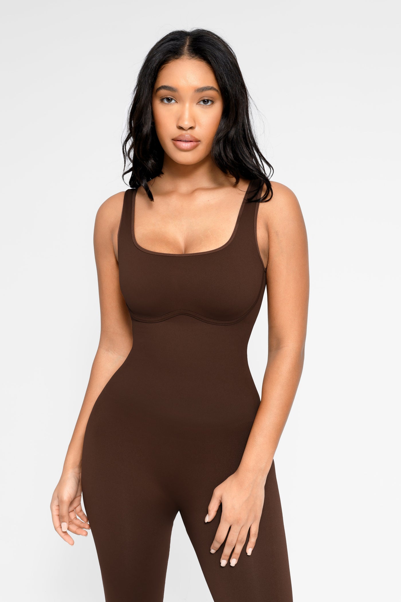 Ausgestellter Jumpsuit mit quadratischem Ausschnitt