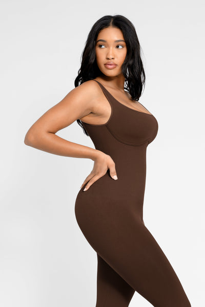 Ausgestellter Jumpsuit mit quadratischem Ausschnitt