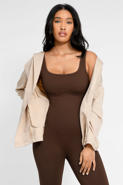 Ausgestellter Jumpsuit mit quadratischem Ausschnitt