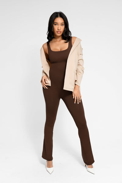 Ausgestellter Jumpsuit mit quadratischem Ausschnitt