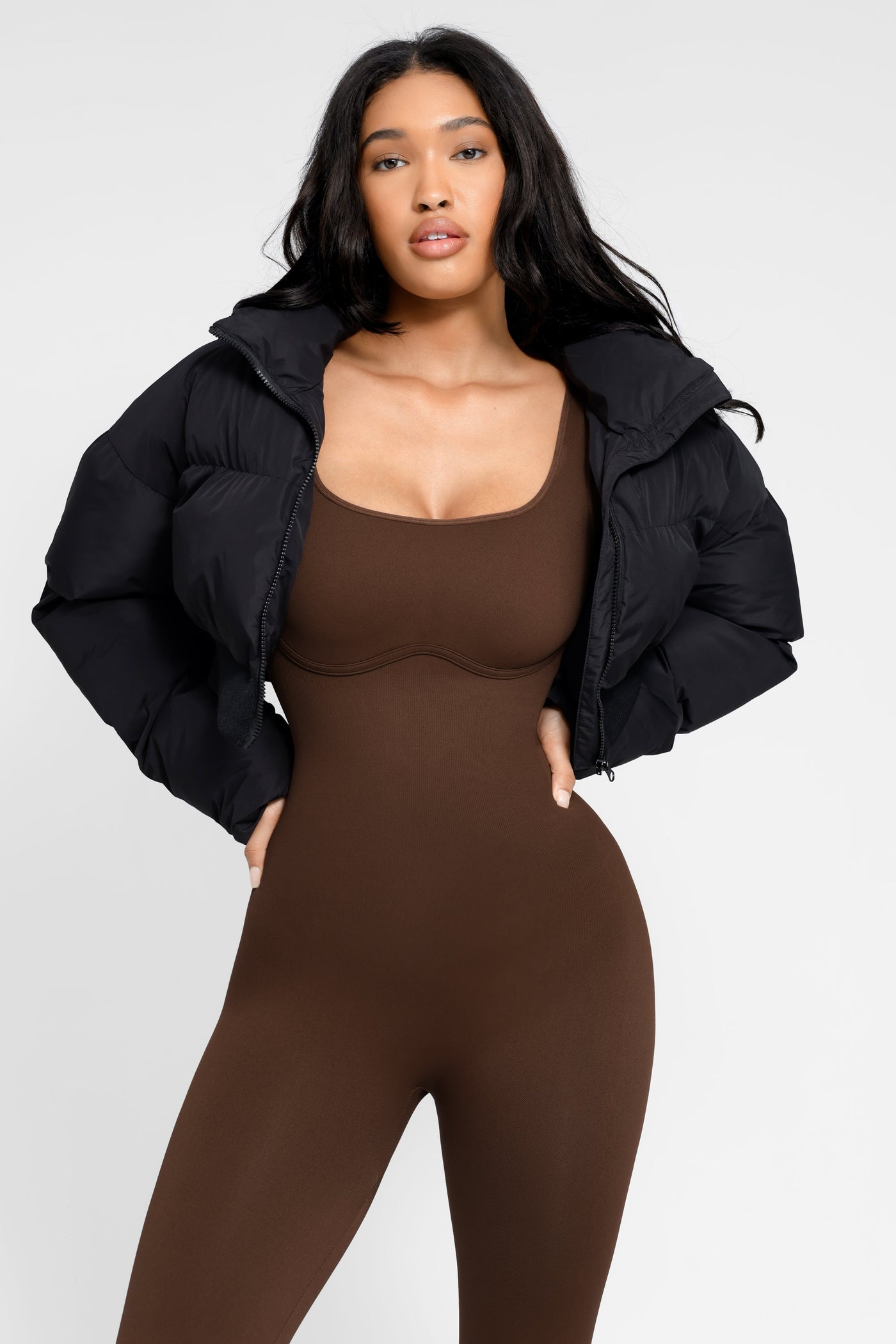 Ausgestellter Jumpsuit mit quadratischem Ausschnitt