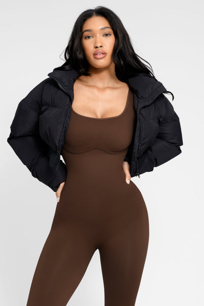 Ausgestellter Jumpsuit mit quadratischem Ausschnitt
