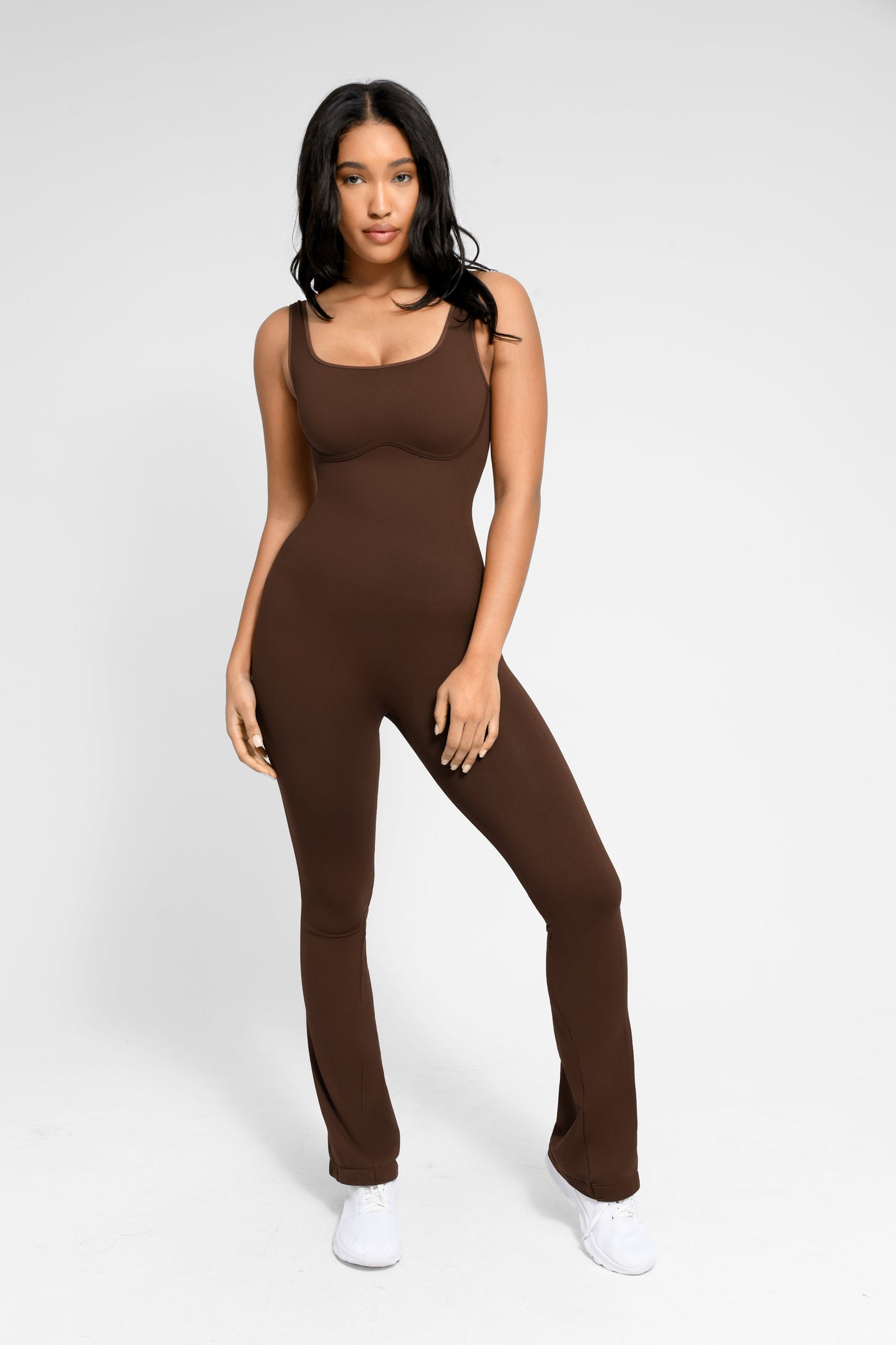 Ausgestellter Jumpsuit mit quadratischem Ausschnitt