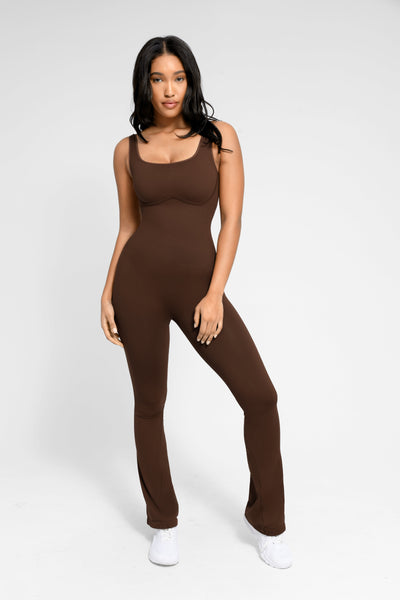 Ausgestellter Jumpsuit mit quadratischem Ausschnitt