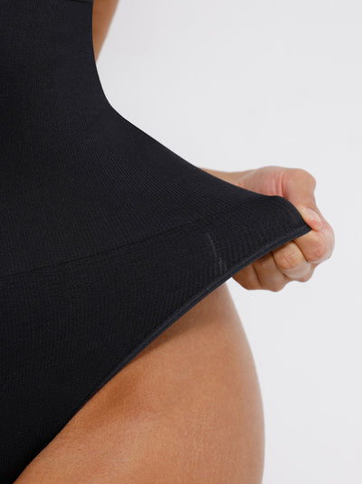 Nahtloser, bauchformender Body mit tiefem V-Ausschnitt