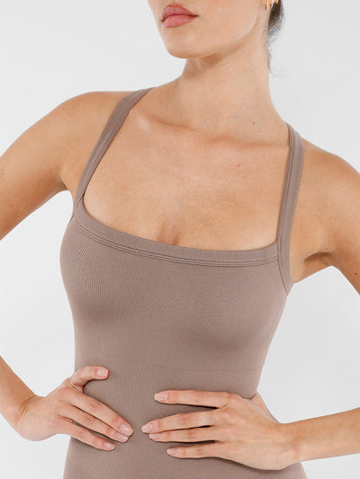 Nahtloser Jumpsuit zur Bauchkontrolle