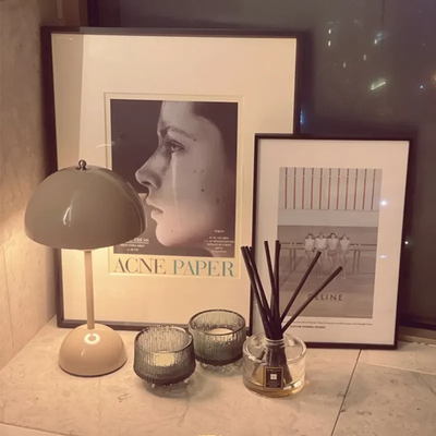 LumiGlow | Moderne Tischlampe mit sommerlicher Funktionalität