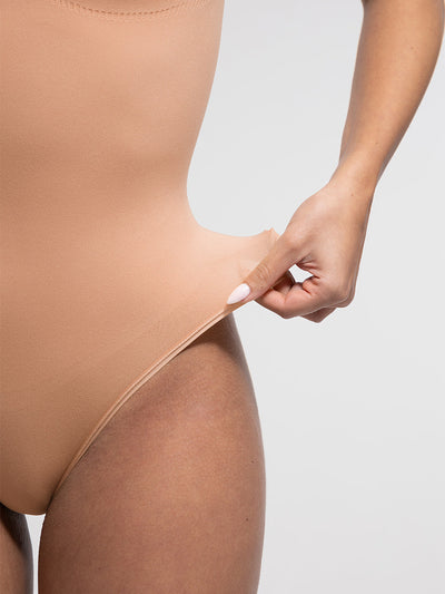 Sculpting-Bodysuit mit U-Ausschnitt und Tanga