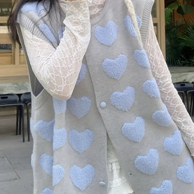 Strickweste | Herz-Design | Verspielter Look