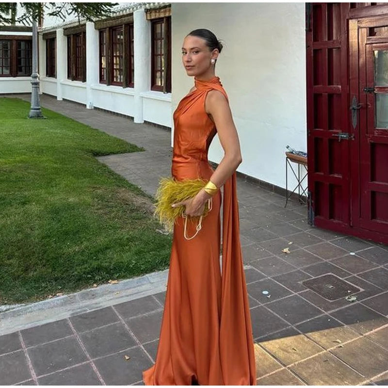 Elégance Nocturne – Elegantes Cocktailkleid mit Bindenausschnitt und offenem Rücken