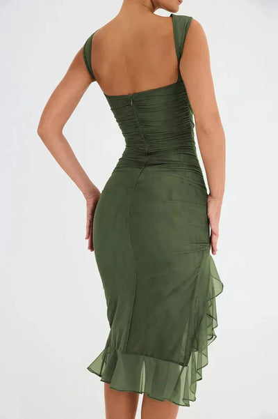 Lorienne ™ | Etuikleid mit U-Boot-Ausschnitt und Rüschen