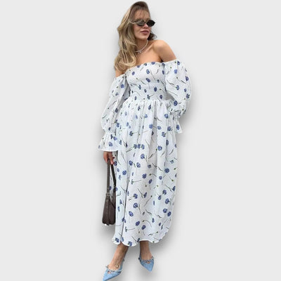 Cyarina – Schulterfreies Kleid mit floraler Leichtigkeit