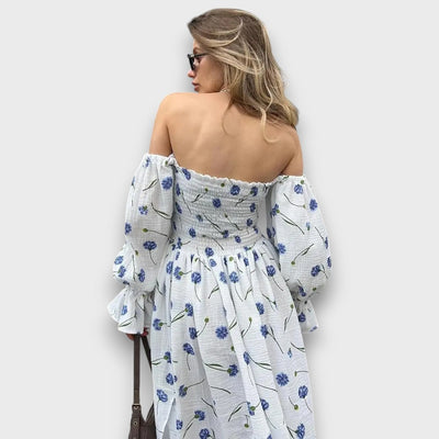 Cyarina – Schulterfreies Kleid mit floraler Leichtigkeit