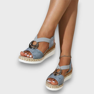 Solennea – Keilsandale mit goldener Silhouette