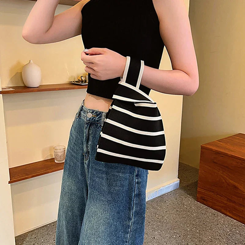 Schicke gestreifte Tragetasche aus Segeltuch