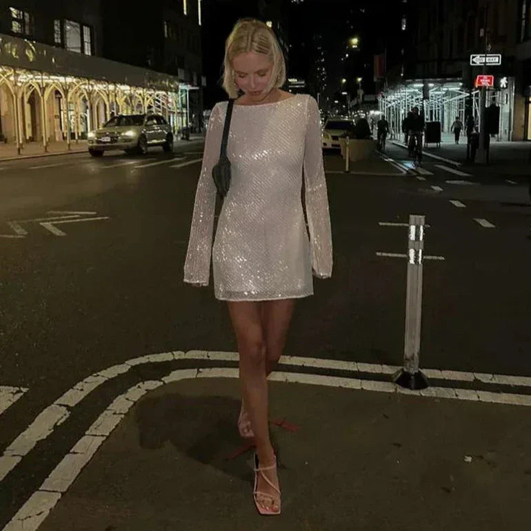 Zerynna™ | Rückenfreies, schimmerndes Minikleid mit langen Ärmeln