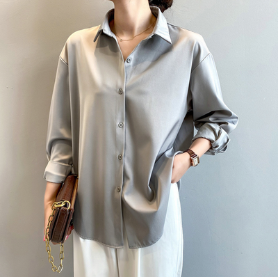 Ivy Sommerbluse | Moderne Seidenbluse für Damen mit Knöpfen