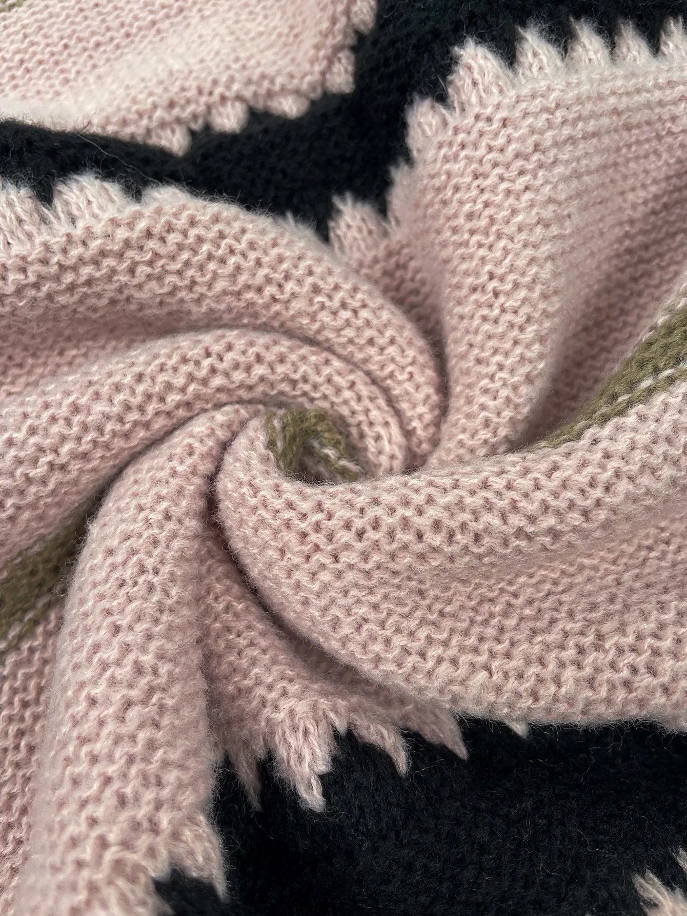 Gestreifter Pullover mit Rüschenbesatz für Frauen
