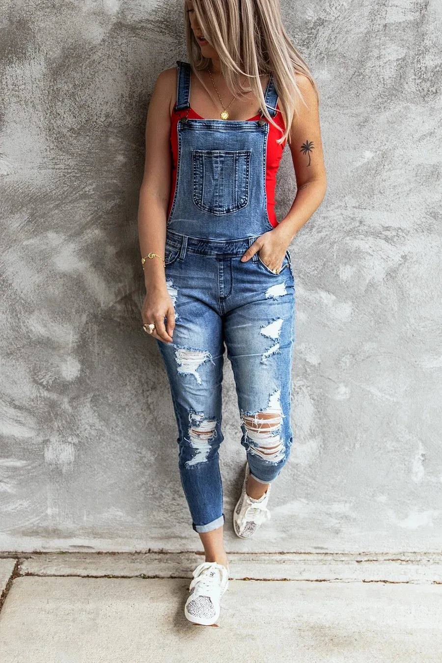 Amanda Sommer-Denim-Romper | Stylischer, moderner Jeans-Romper für Damen mit Löchern