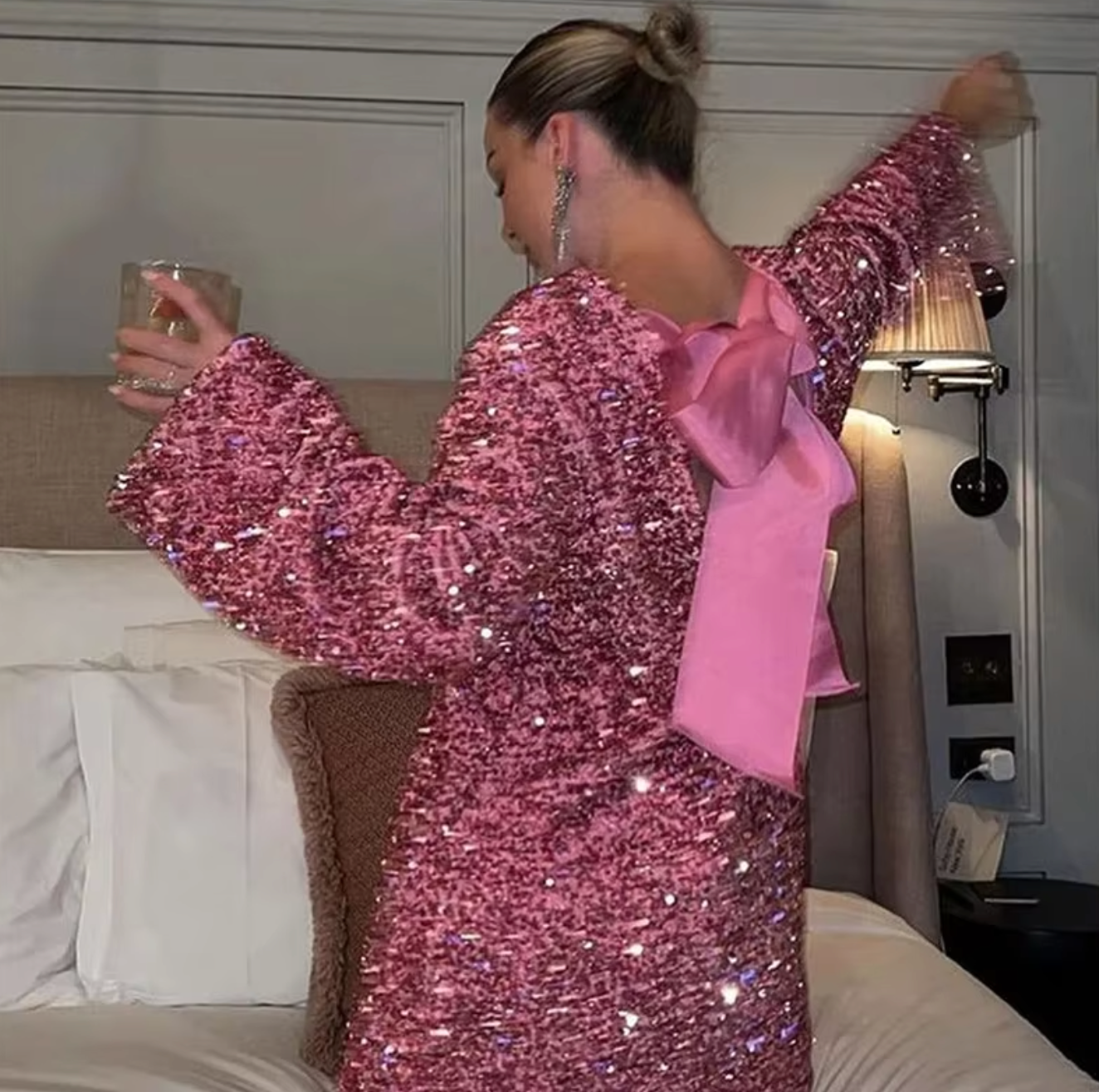 Izzy™ | Pailletten-Schleifenkleid