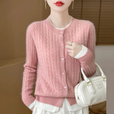 Strickjacke mit Zopfmuster | Klassischer Chic & Knopfverschluss