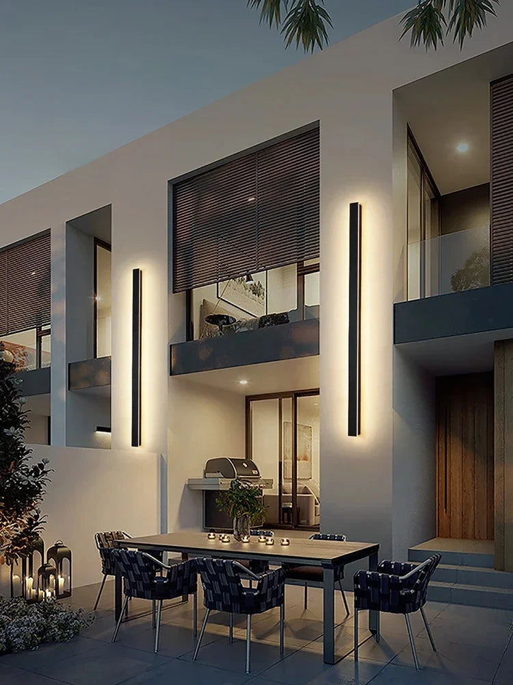 Lunor Moderne Lineare Außenwandleuchte – Metall & Acryl für Terrasse & Eingangsbereich