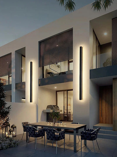 Lunor Moderne Lineare Außenwandleuchte – Metall & Acryl für Terrasse & Eingangsbereich