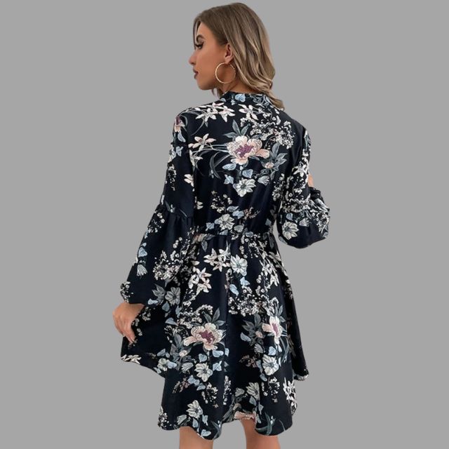 Floral gemustertes Hemdkleid mit geraffter Taille