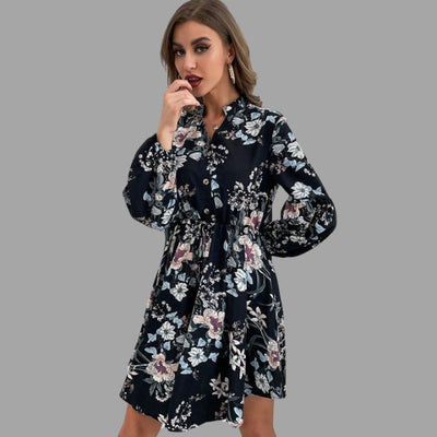 Floral gemustertes Hemdkleid mit geraffter Taille