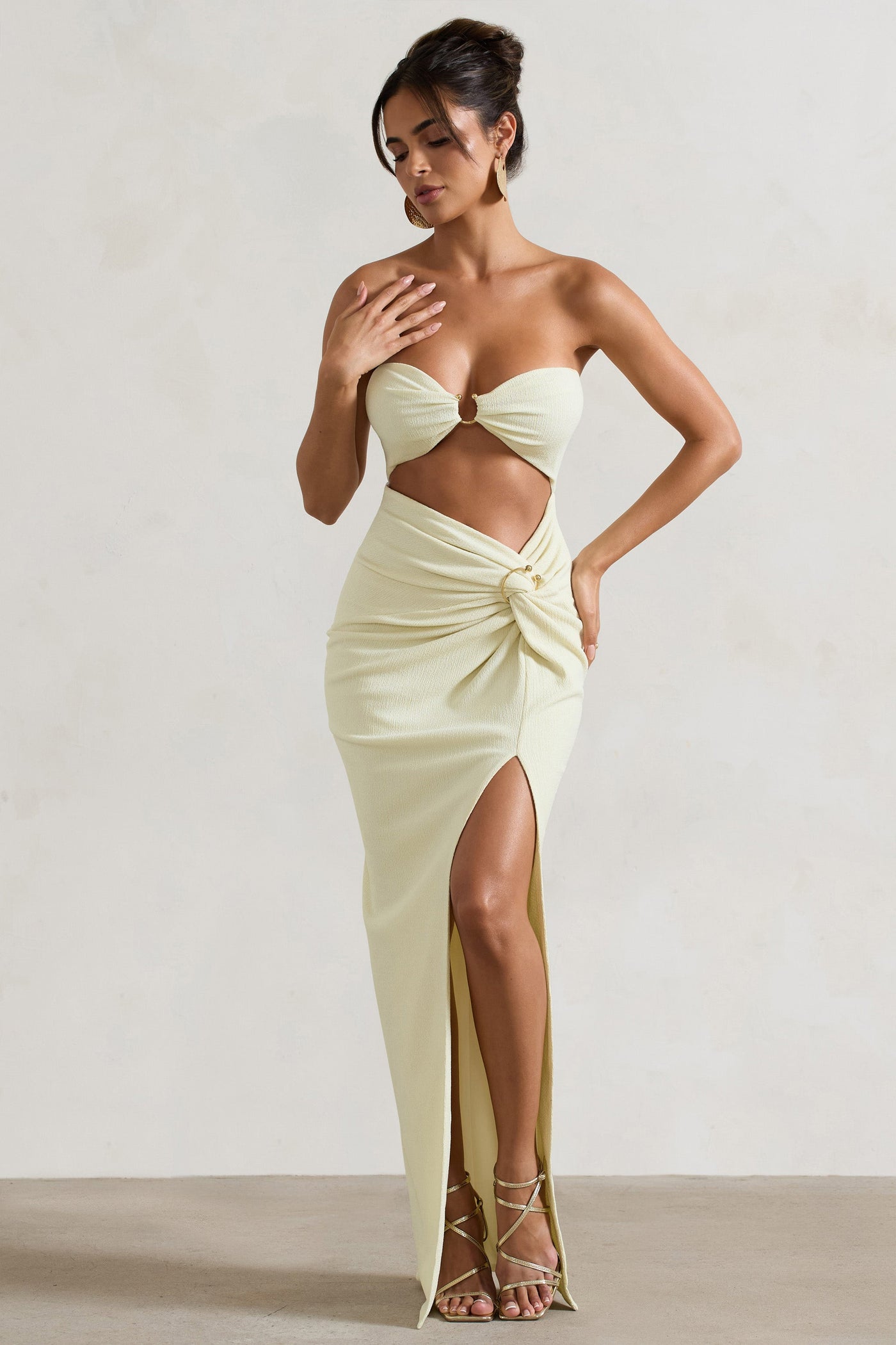 Cancun™ | Ecrufarbenes, trägerloses Maxikleid mit Cut-outs und Twist