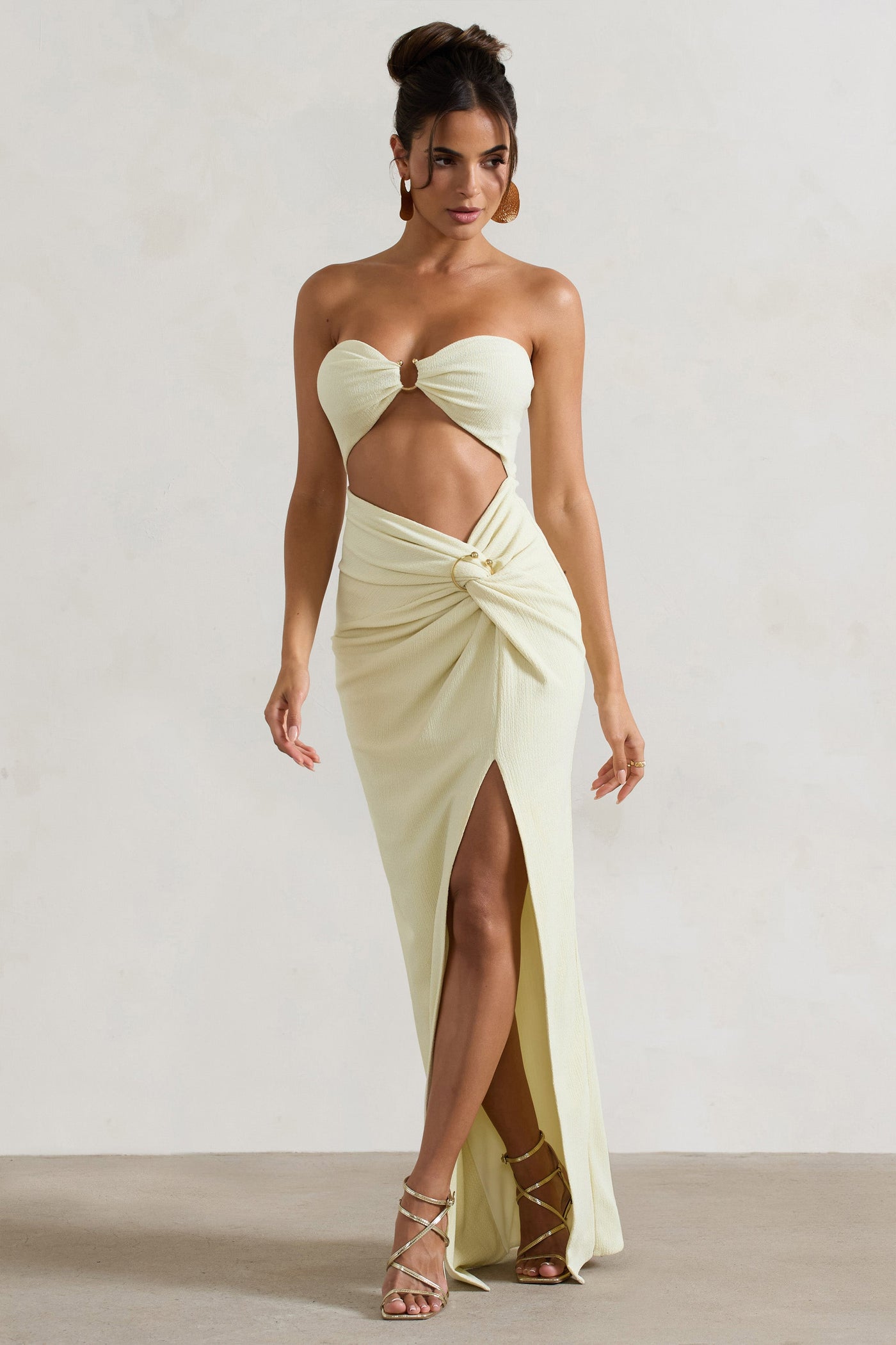 Cancun™ | Ecrufarbenes, trägerloses Maxikleid mit Cut-outs und Twist