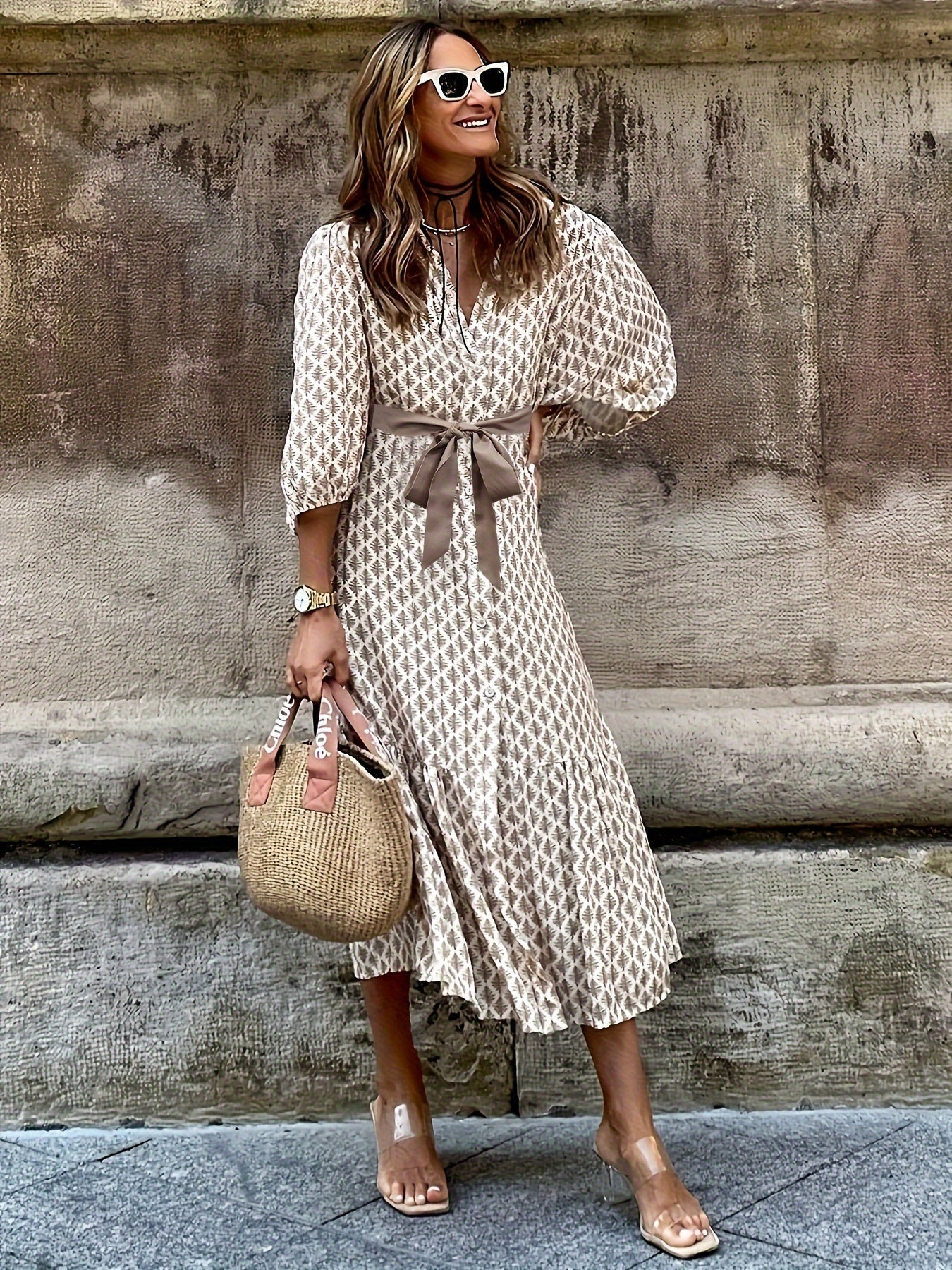 Elegantes Damen Wickelkleid - Stilvolles Midikleid mit ausdrucksstarkem Muster und Gürtel