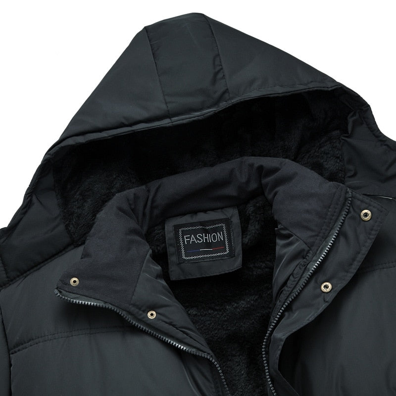 Elegante isolierte Winterjacke für Männer