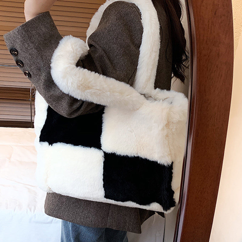 Kuschelige Handtasche | Weiches Kunstfell | Winterlicher Chic