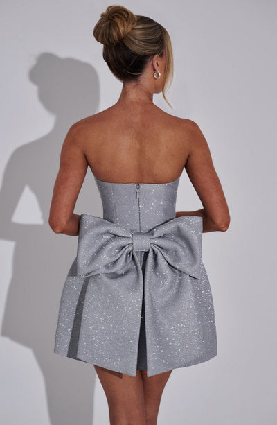 Keziri™ | Glitzerndes Minikleid mit Schleife hinten