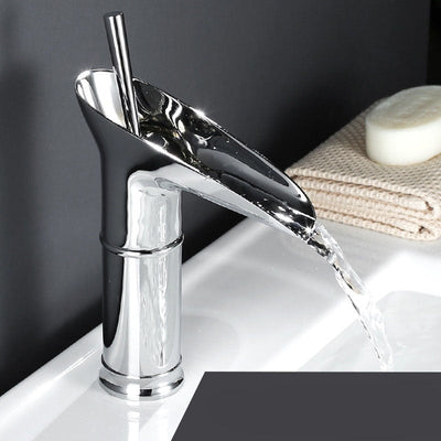 AquaCascade Wasserfallarmatur für das Waschbecken