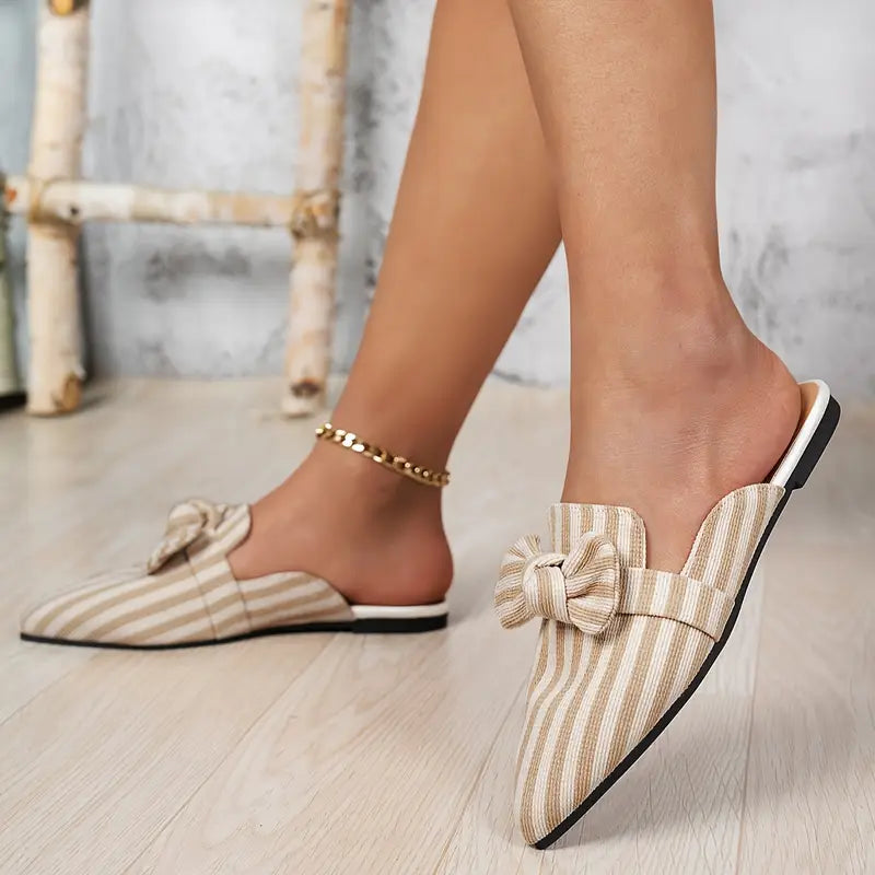 Mules mit Schleife | Spitz zulaufend | Feines Streifenmuster