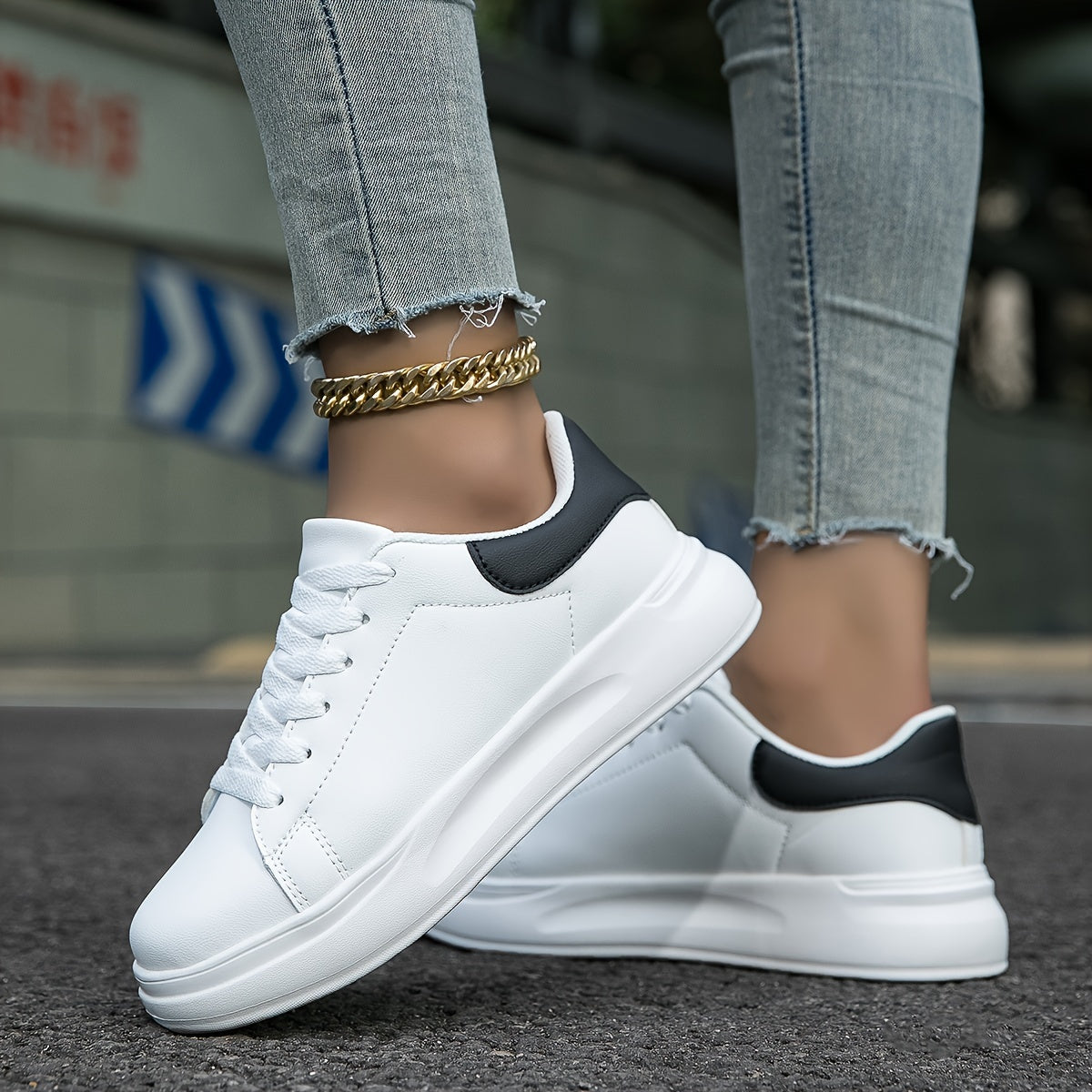 Sommerliche Sneaker für Damen - Bequeme weiße Schuhe für Einlage