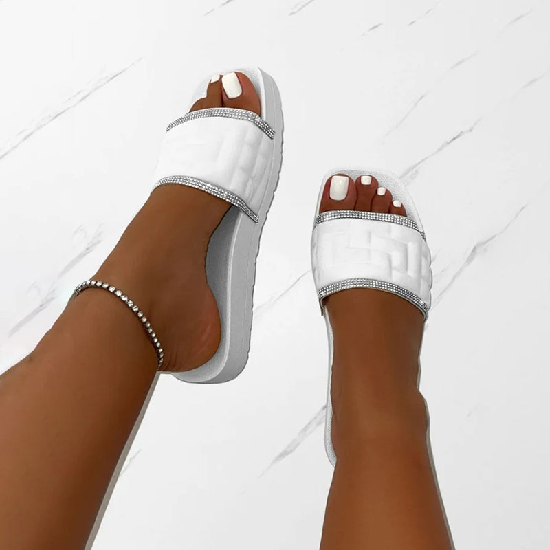 Pantolette für Damen - Trendige Badeschuhe für den Sommer 2024