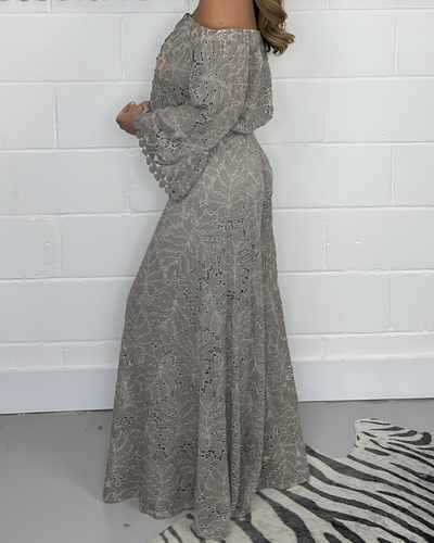 Lovely | Schulterfreier Jumpsuit aus Spitze mit weitem Bein